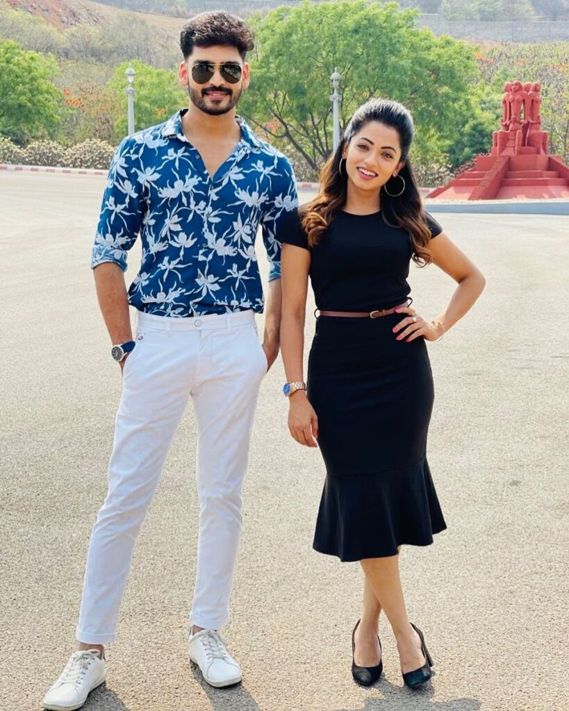 Ravi Krishna with gf navya swami