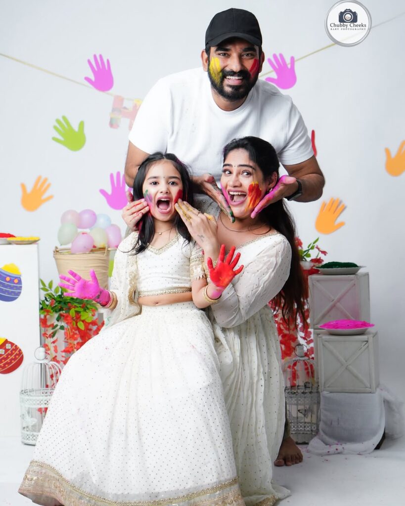 Santosh Pavan with wife and daugther